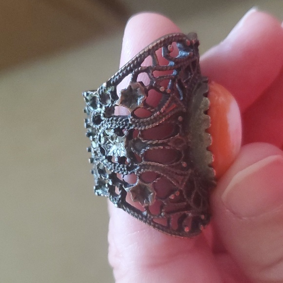 Antique large coral cabochon intricate openwork design floral & leaf - Picture 6 of 9